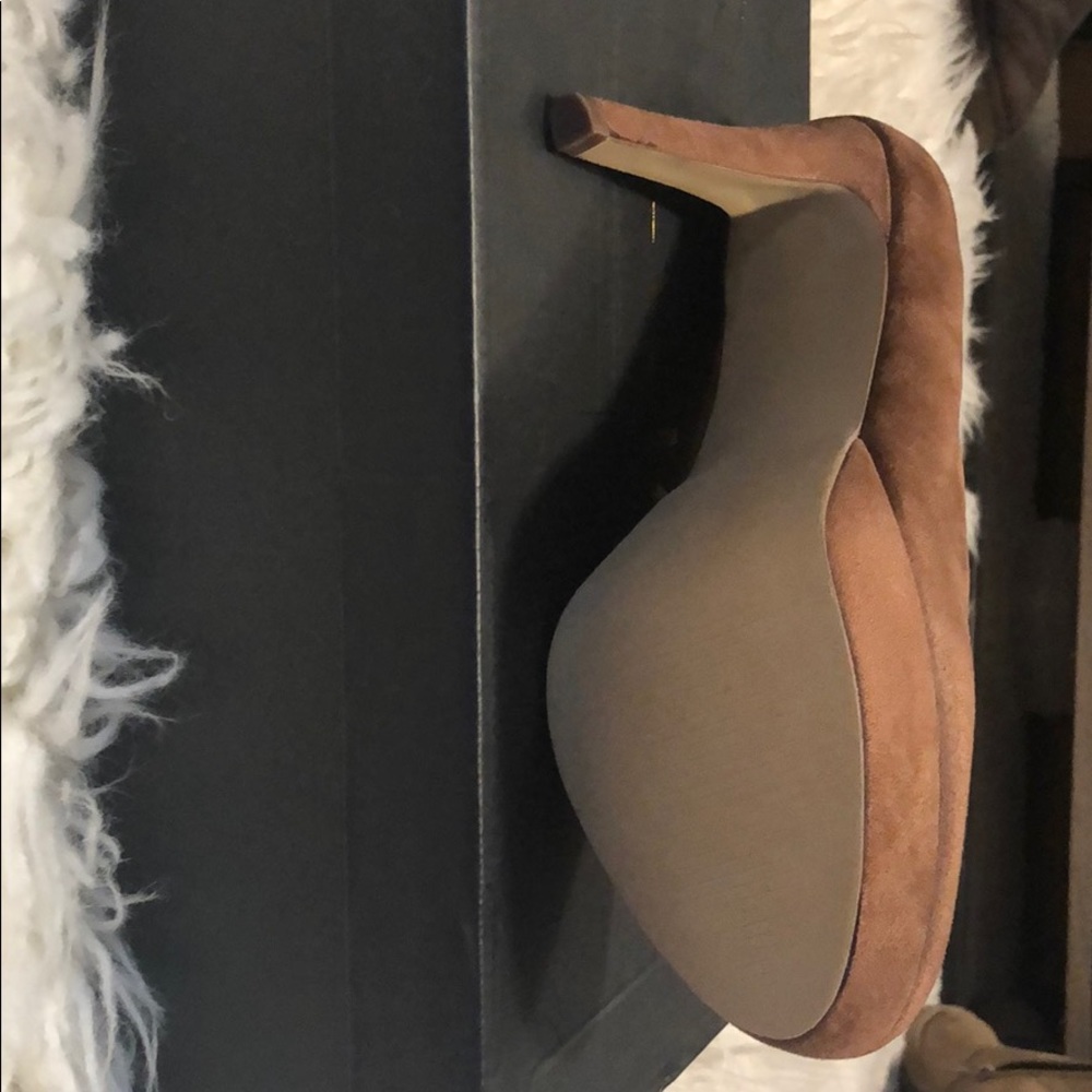 Heels - Picture 4 of 4